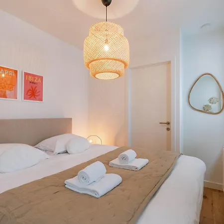 Huswell - Charming In - Perfect For 7 Guests Apartment
