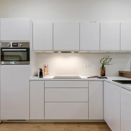 Huswell - Charming In - Perfect For 7 Guests Apartment